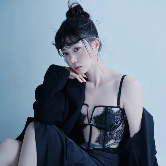 莫妮卡贝鲁宁